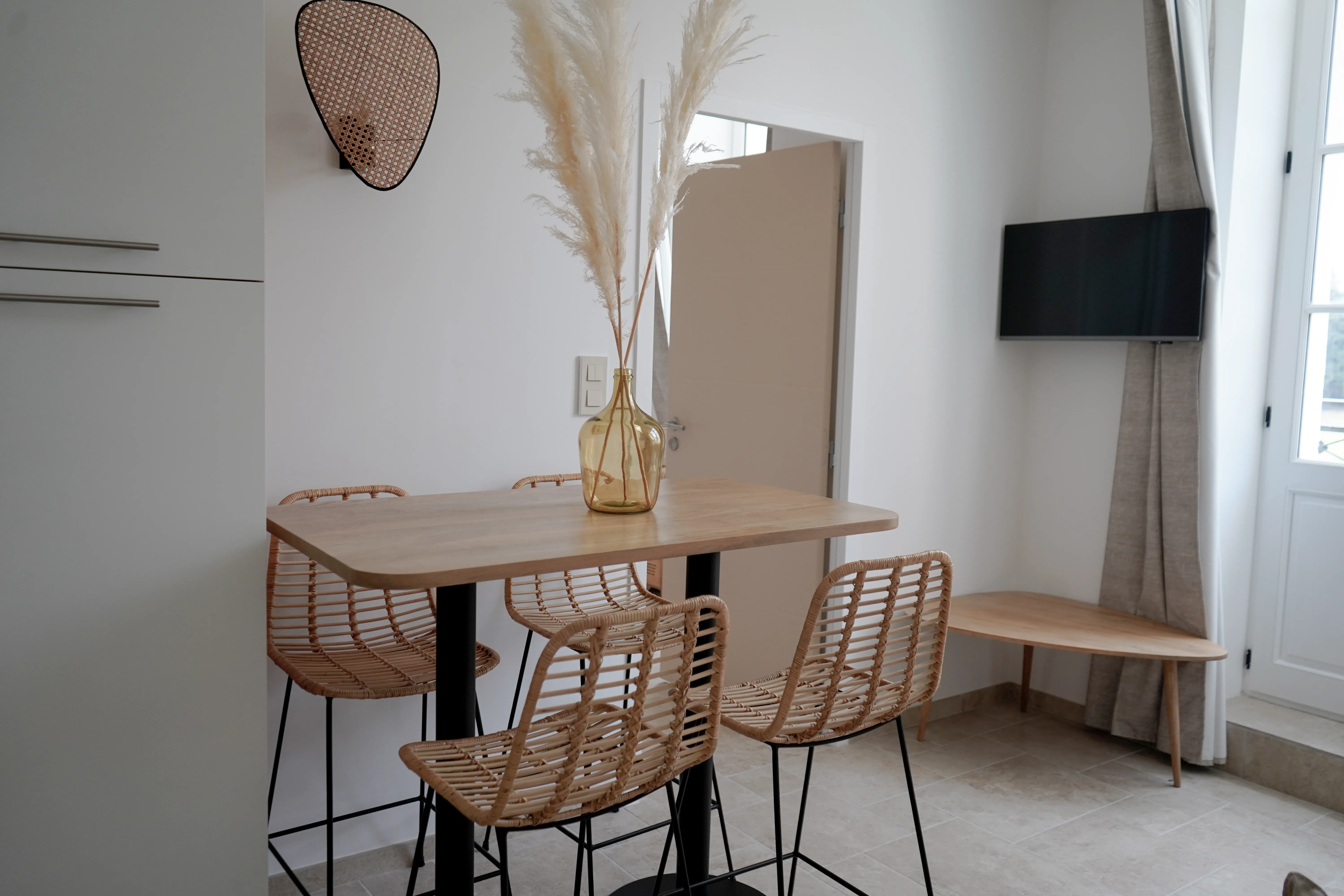 Apartment Château de l'Insolas — Châteauneuf-du-Pape Wine Tourism