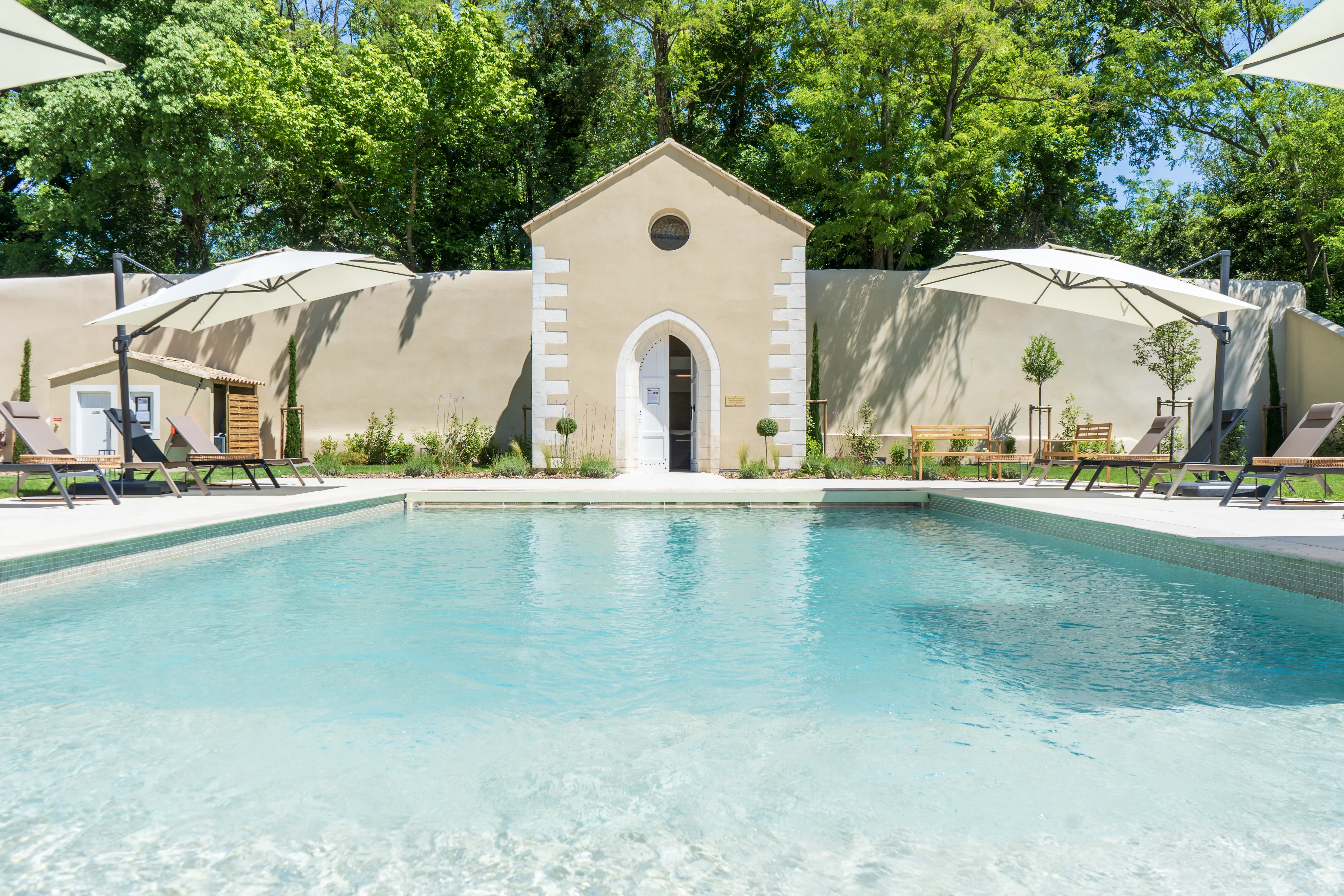Heated pool at Château de l'Insolas