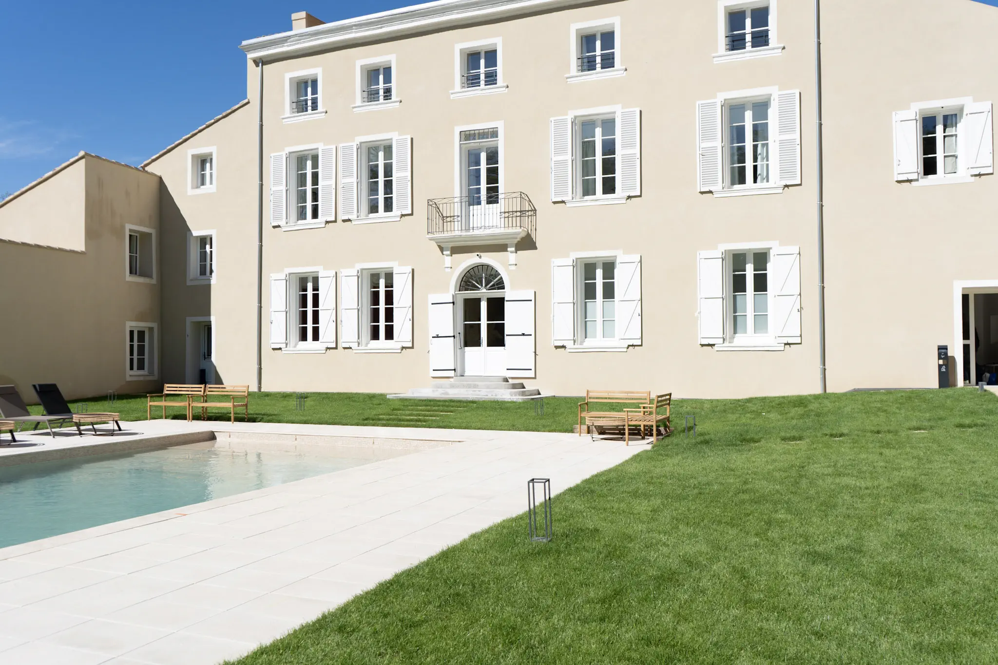 Pool at Château de l'Insolas