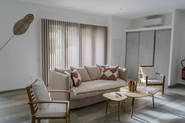 Bastide Provençale — vue jardin, terrasse cour intérieure