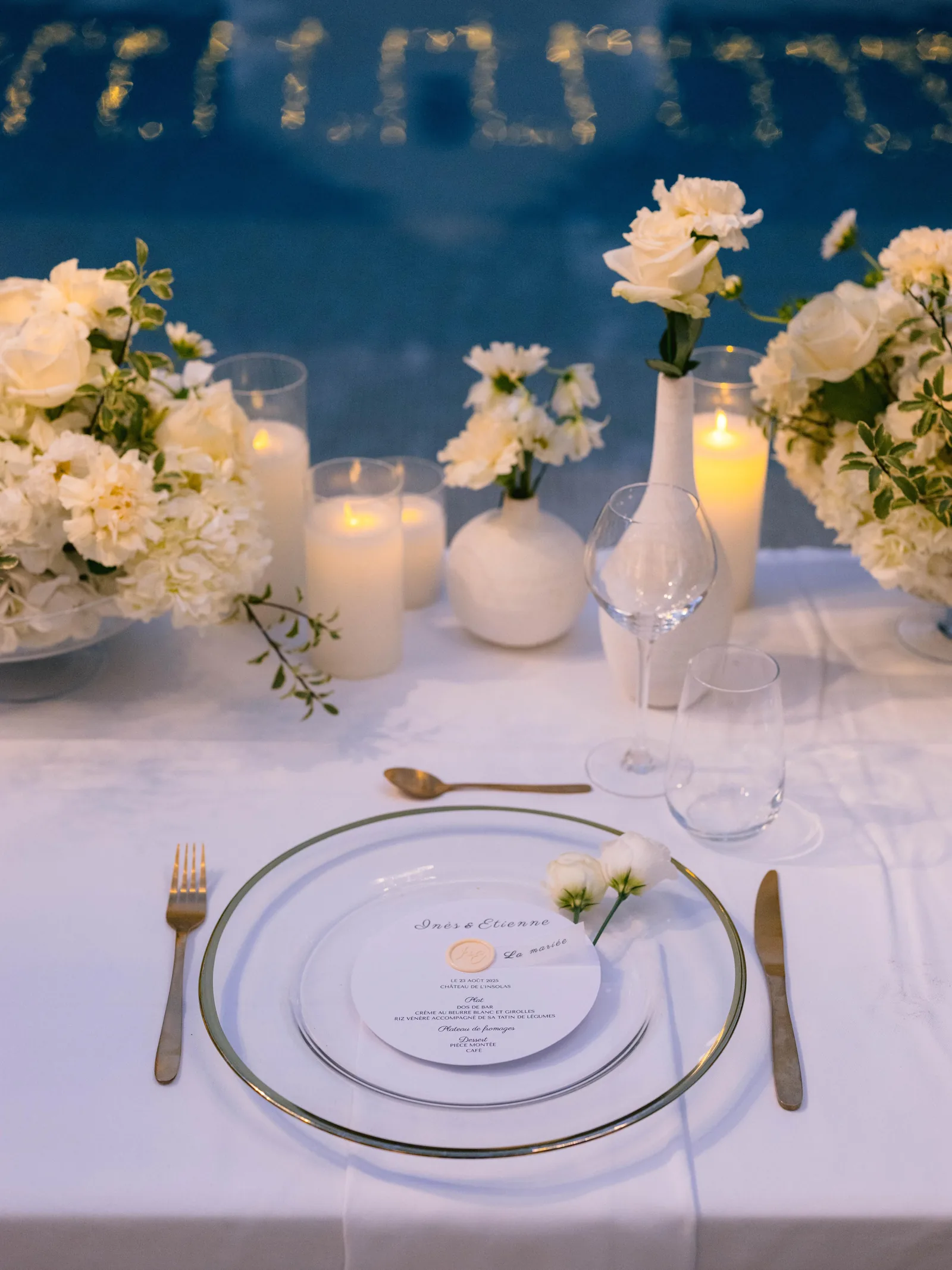 Gold cutlery & candles detail — Reception Château de l'Insolas